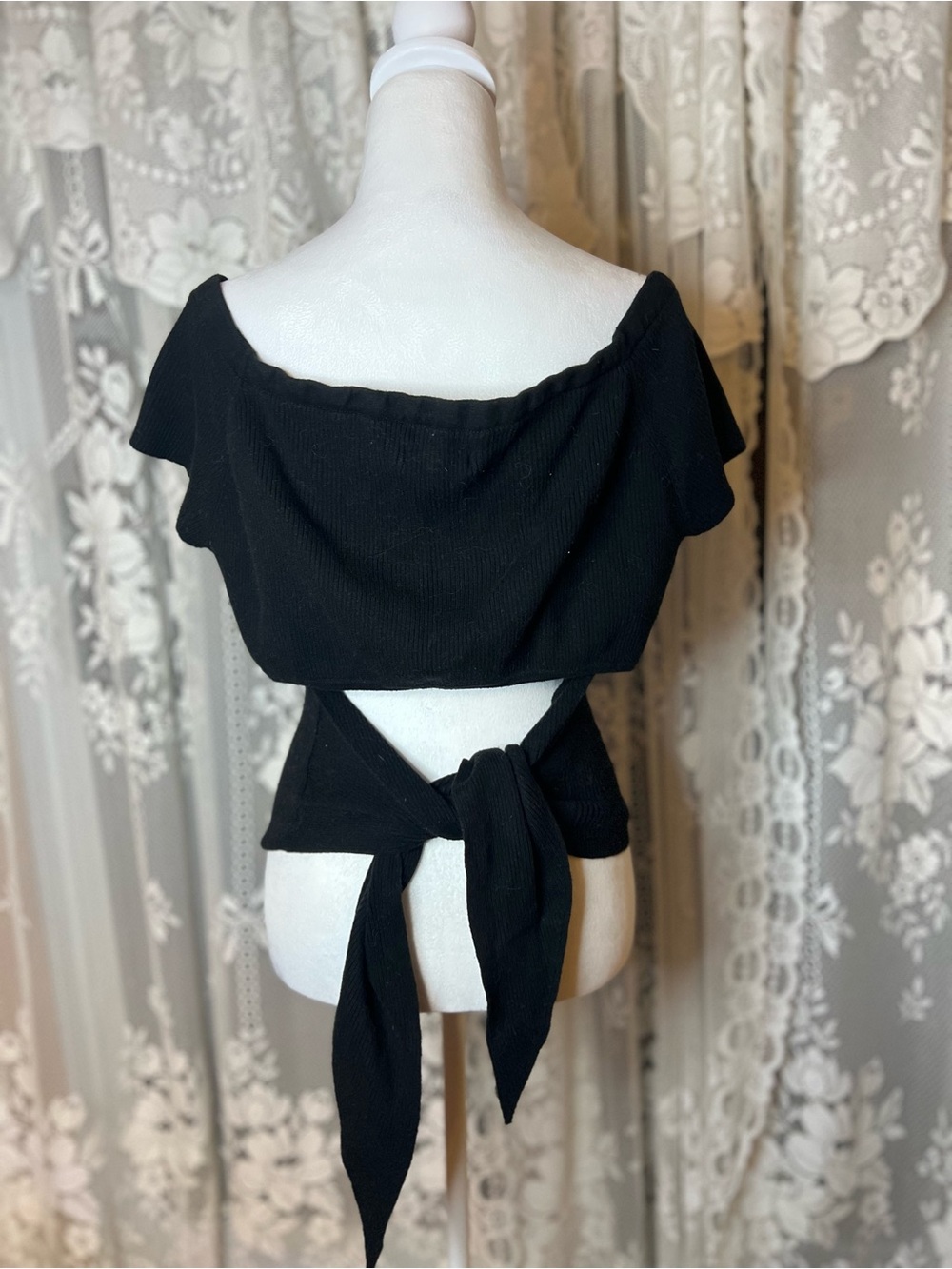 American Eagle Outfitters Black Off-Shoulder Tie-Back Crop Top XXL